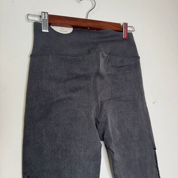 Offline by Aerie Macrame Leggings Gray NWT Size Medium Seamless High Waist - Picture 6 of 10